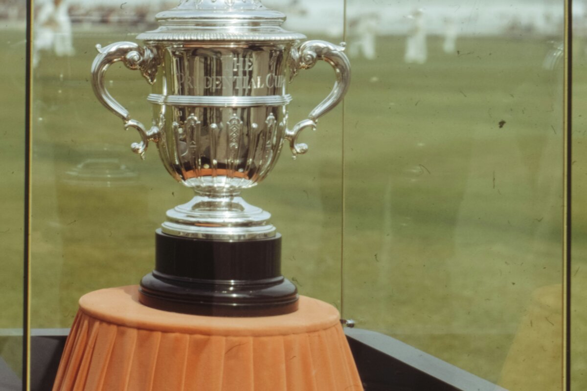 Vanha urheiluvalokuva mustavalkoisena